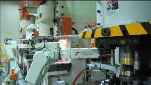 Roboter in der chinesischen Metallbearbeitung Teile Fabrik